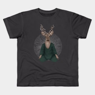 meditating deer - green Kids T-Shirt